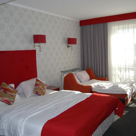 Amigo Hotel Sulejówek Екстериор снимка