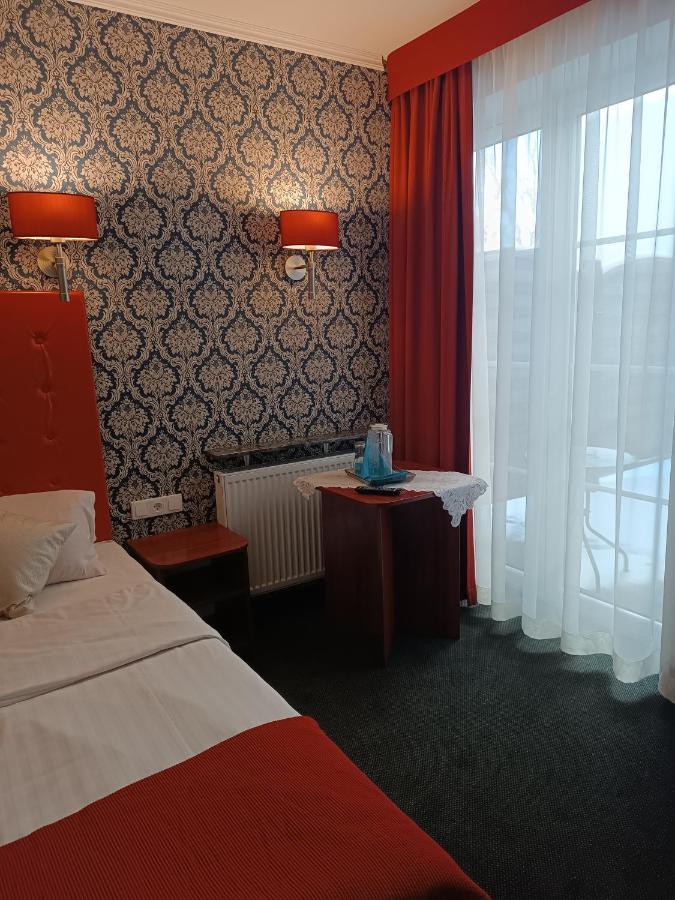 Amigo Hotel Sulejówek Екстериор снимка