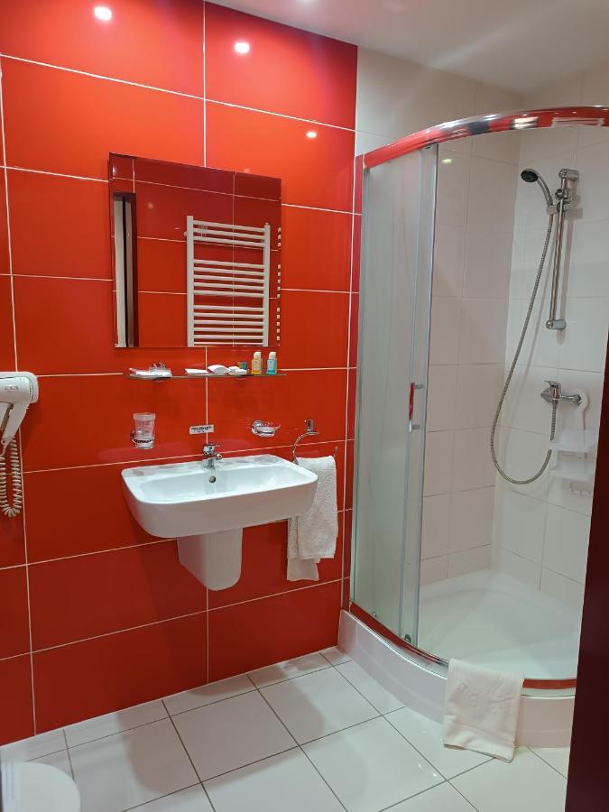 Amigo Hotel Sulejówek Екстериор снимка