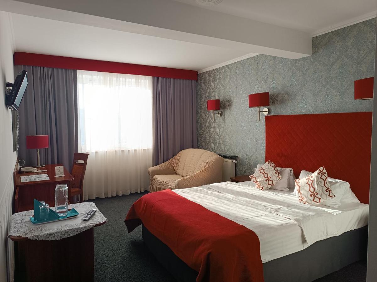 Amigo Hotel Sulejówek Екстериор снимка