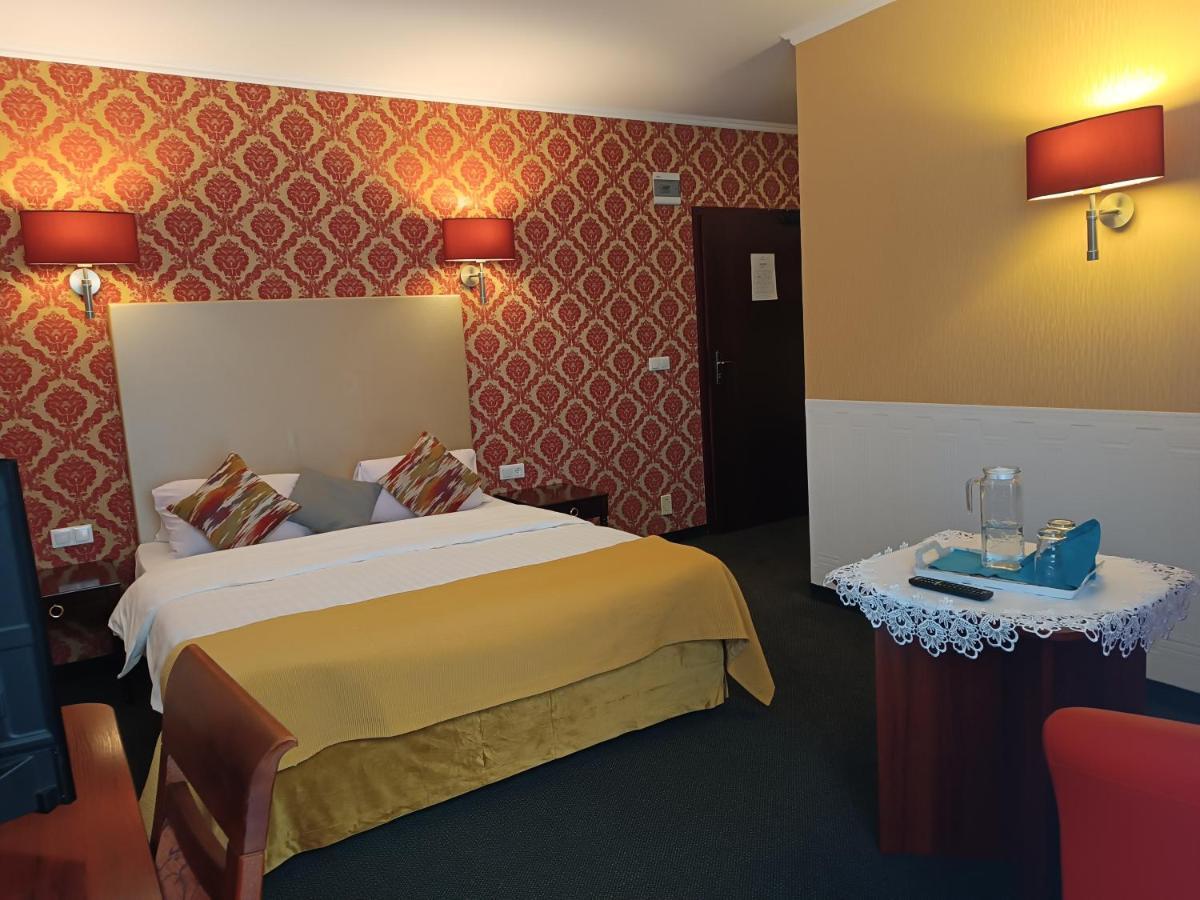 Amigo Hotel Sulejówek Екстериор снимка