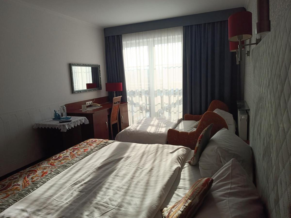 Amigo Hotel Sulejówek Екстериор снимка