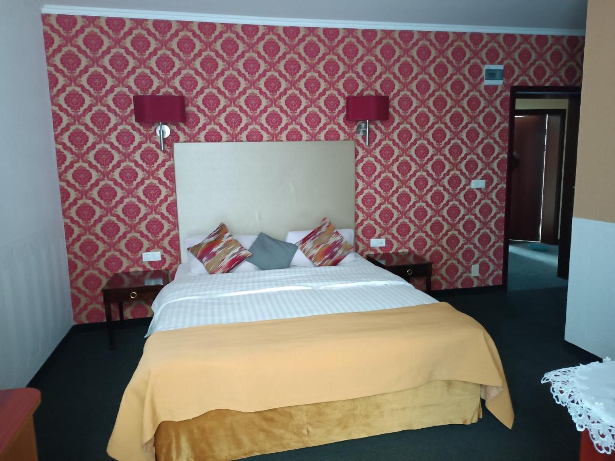 Amigo Hotel Sulejówek Екстериор снимка