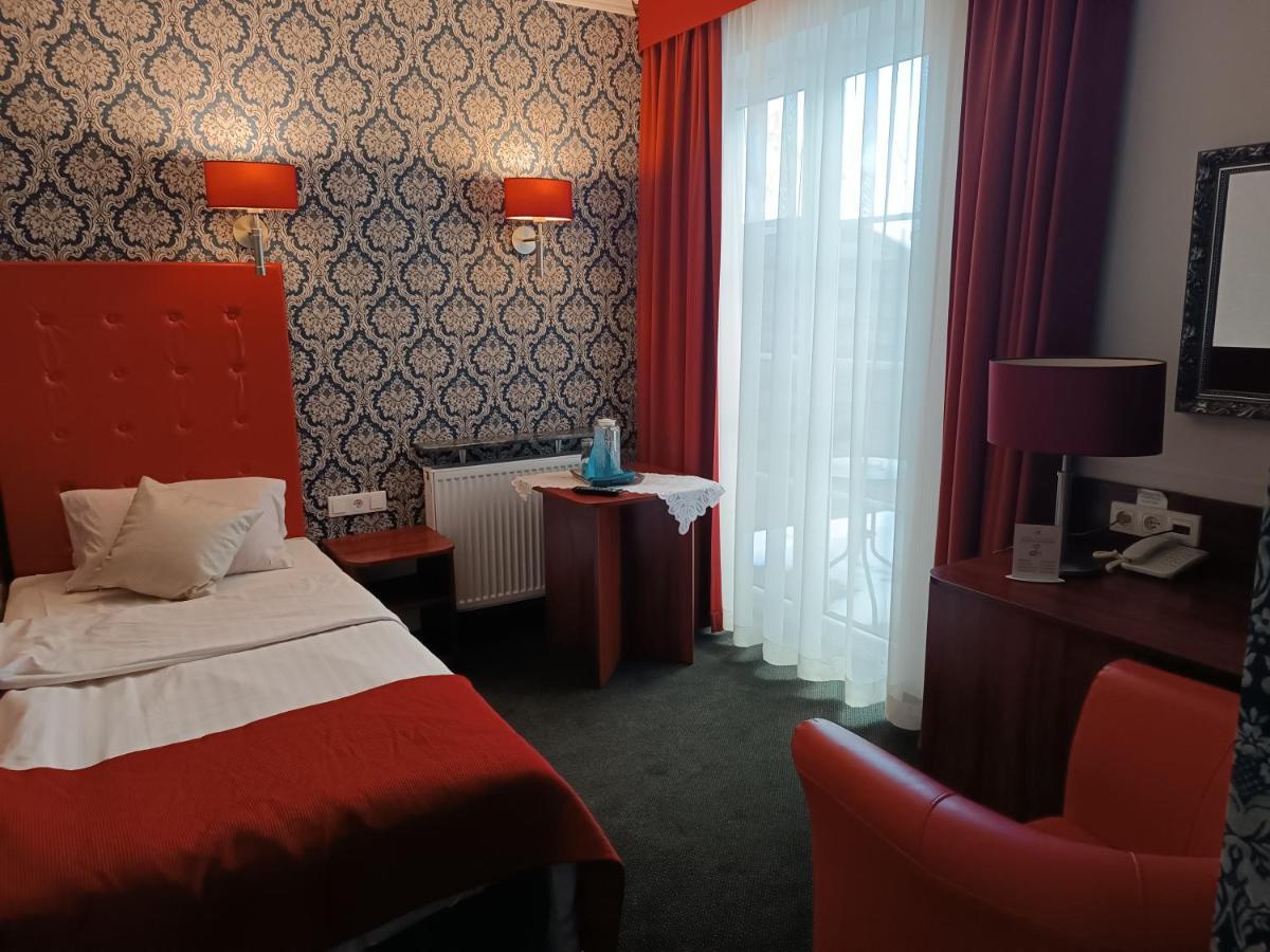 Amigo Hotel Sulejówek Екстериор снимка