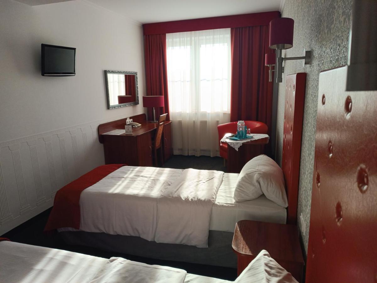 Amigo Hotel Sulejówek Екстериор снимка