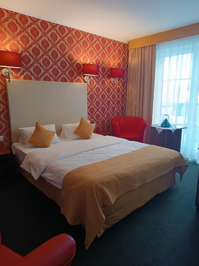 Amigo Hotel Sulejówek Екстериор снимка