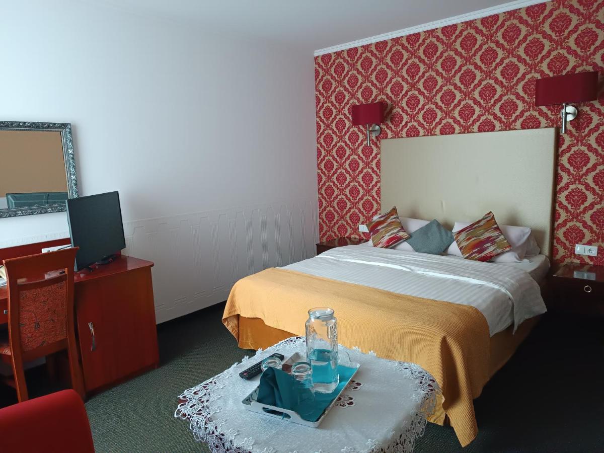 Amigo Hotel Sulejówek Екстериор снимка