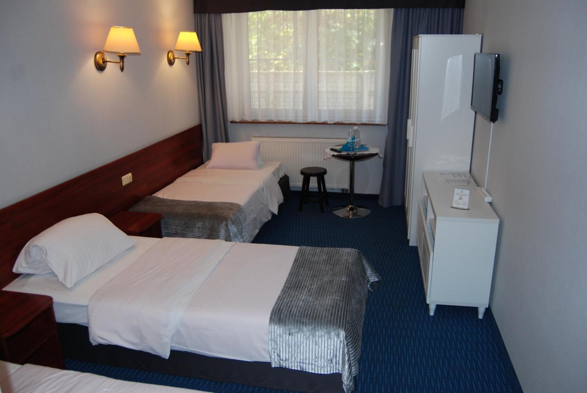 Amigo Hotel Sulejówek Екстериор снимка