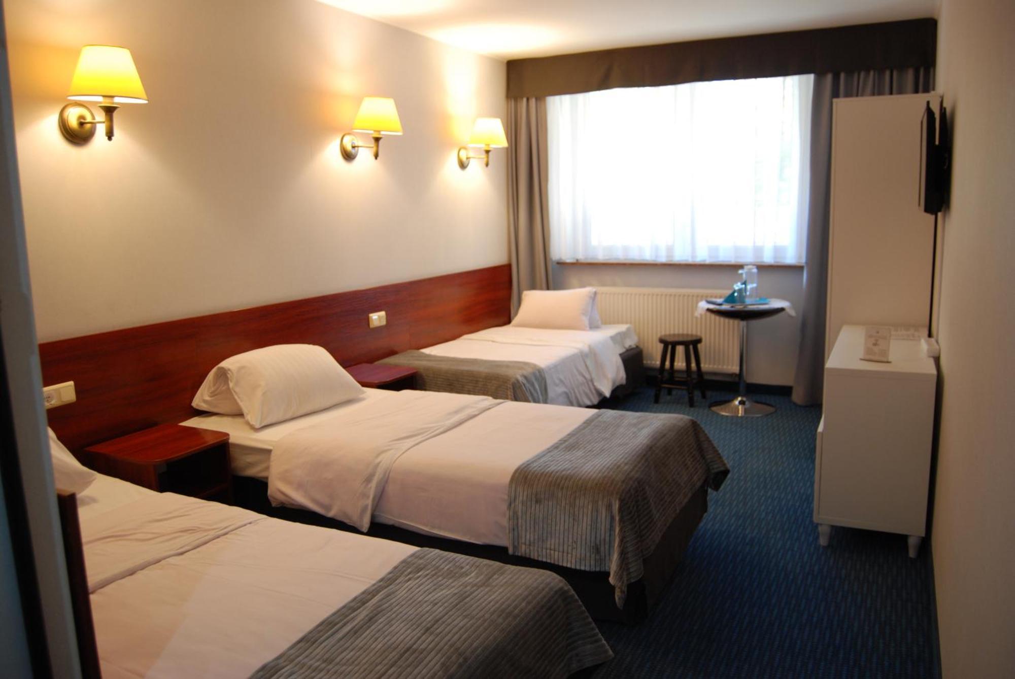 Amigo Hotel Sulejówek Екстериор снимка