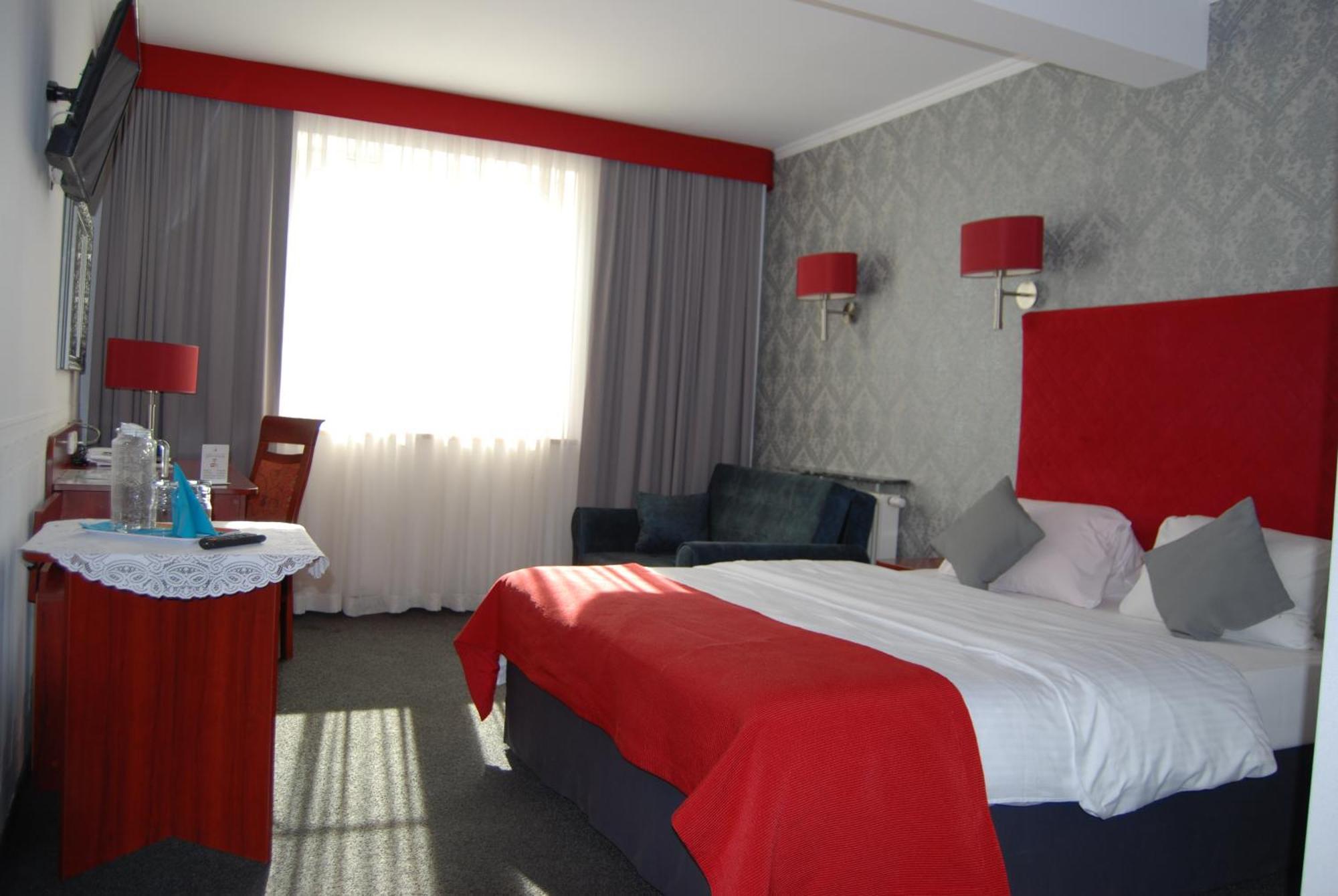 Amigo Hotel Sulejówek Екстериор снимка