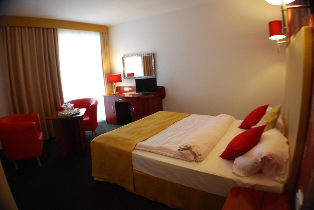 Amigo Hotel Sulejówek Стая снимка