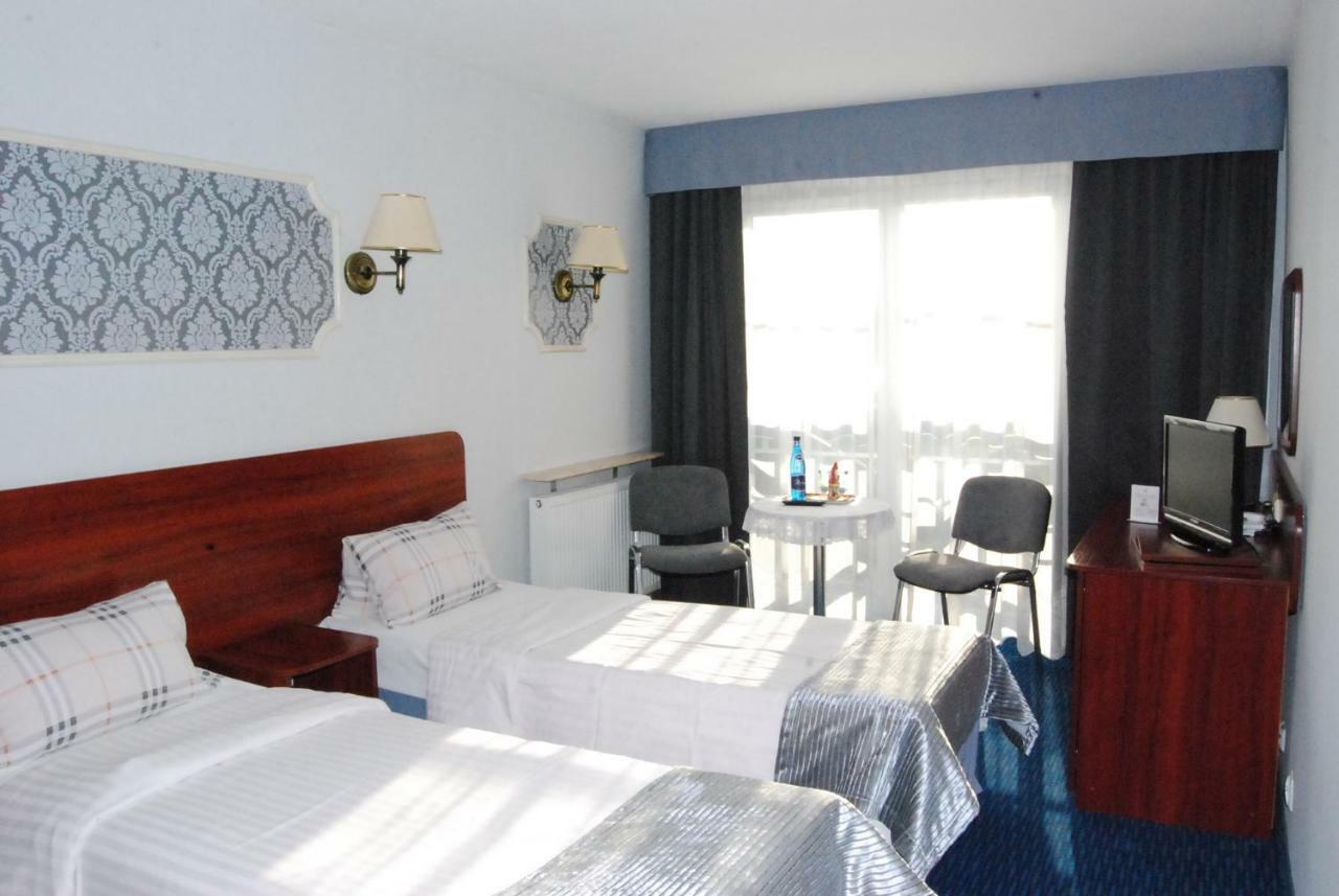 Amigo Hotel Sulejówek Екстериор снимка