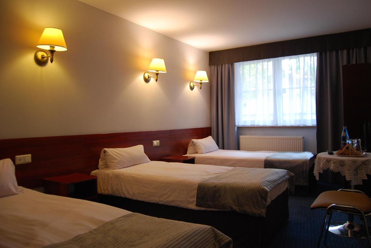 Amigo Hotel Sulejówek Екстериор снимка
