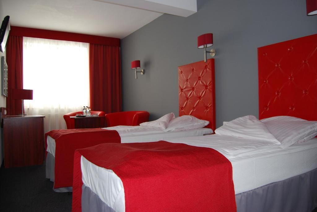 Amigo Hotel Sulejówek Екстериор снимка